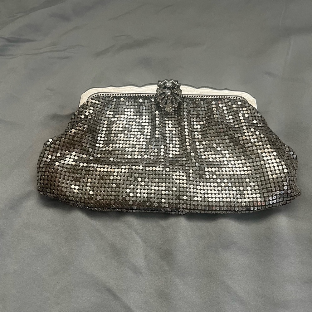 Vintage WHITING & DAVIS Rhinestone Closure Silver Mesh Clutch Purse
